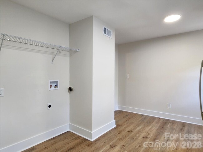 Building Photo - 315 Hamilton Dr NE