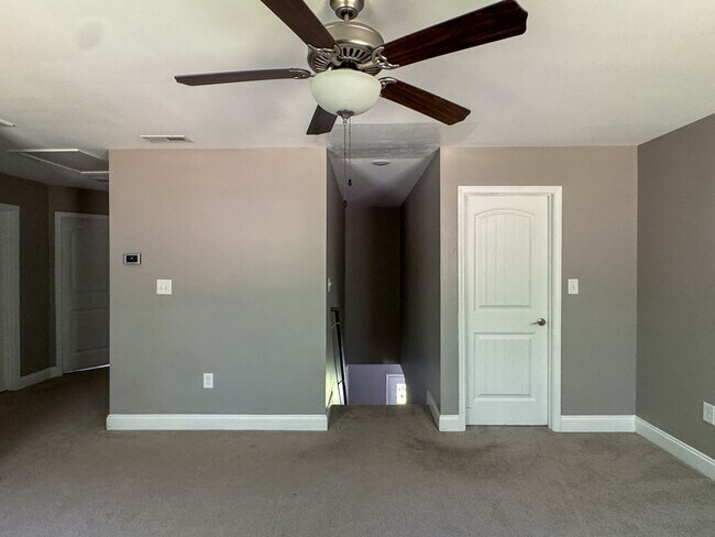 Building Photo - Beautiful 4 Bed 2.5 Bath Home in North Fayetteville