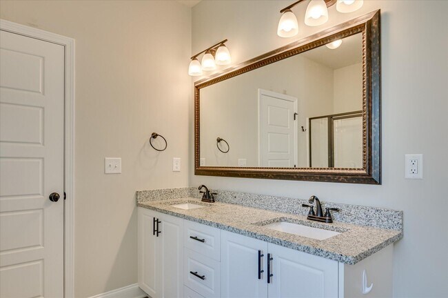 Building Photo - 210 Pebble Ln