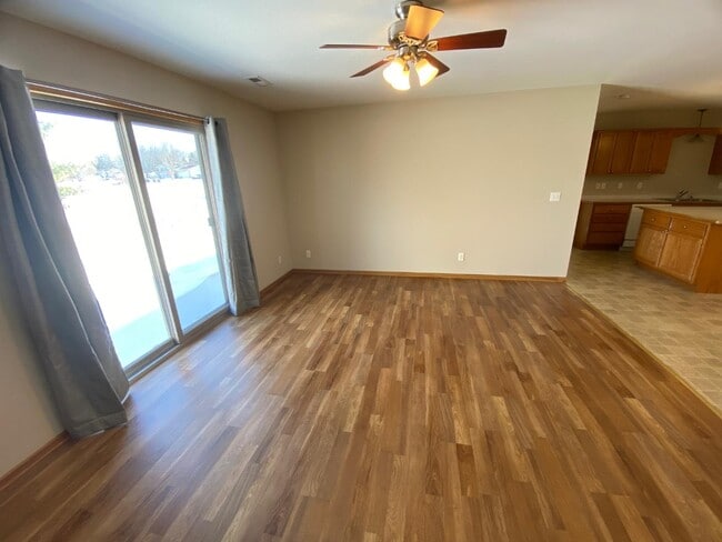 Building Photo - 1451 Summit St