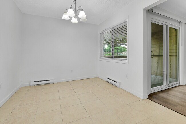 Building Photo - $1,895 - 2 Bed 2 Bath Condo in Aurora with...