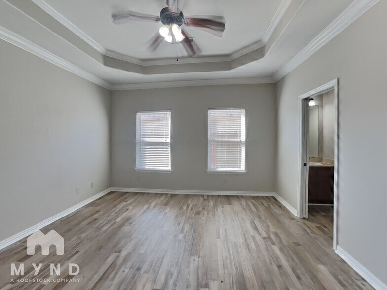 Building Photo - 805 Sand St