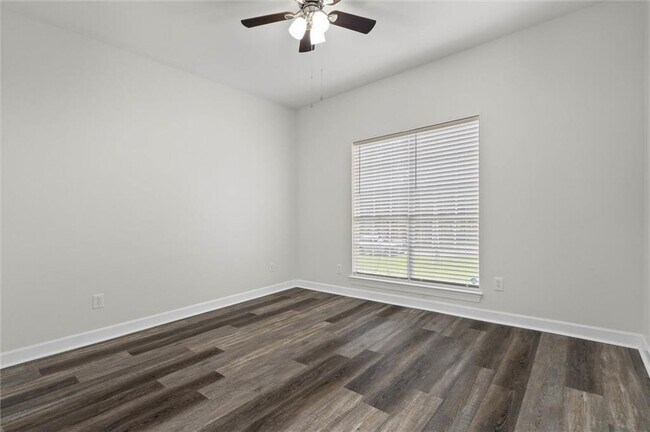 Building Photo - 1009 Pinemont Dr