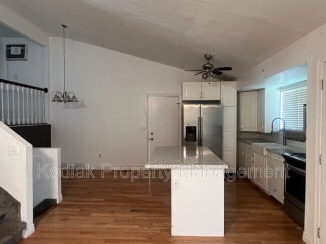 Building Photo - 880 N 340 E St