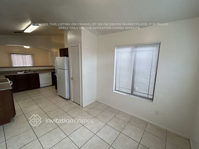 Building Photo - 5903 S 32nd Ln