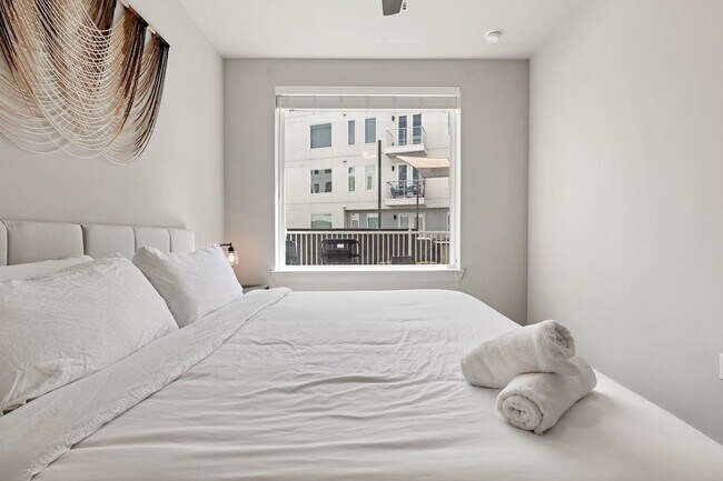 Building Photo - 5820 1/2 Cameron Rd