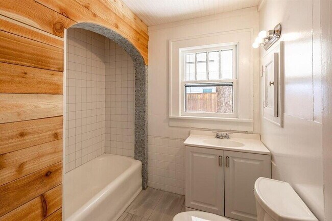 Building Photo - 2215 18th St