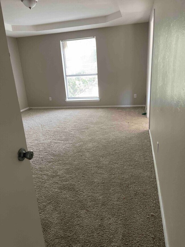 Building Photo - Duplex in Desoto