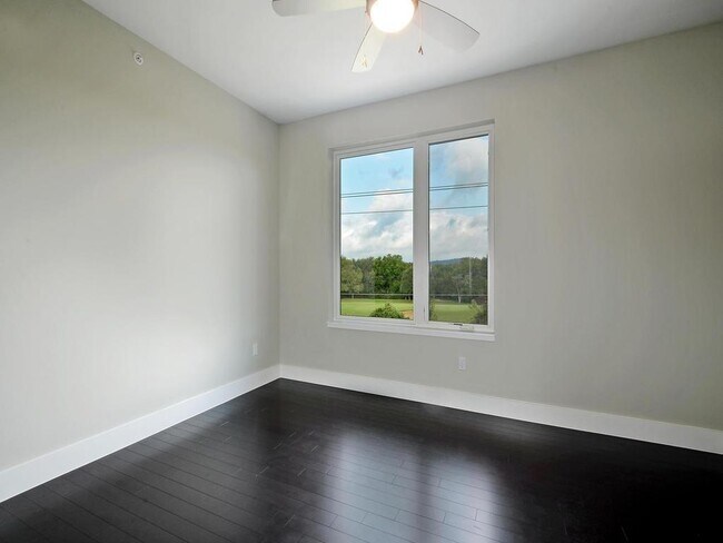 Building Photo - 2612 W 12th St