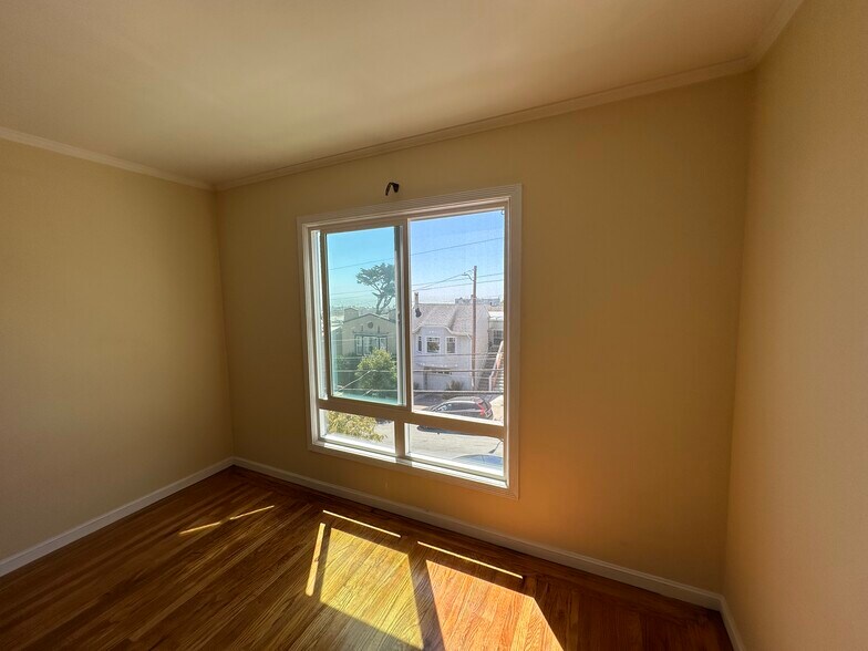 Building Photo - 712 46th Ave