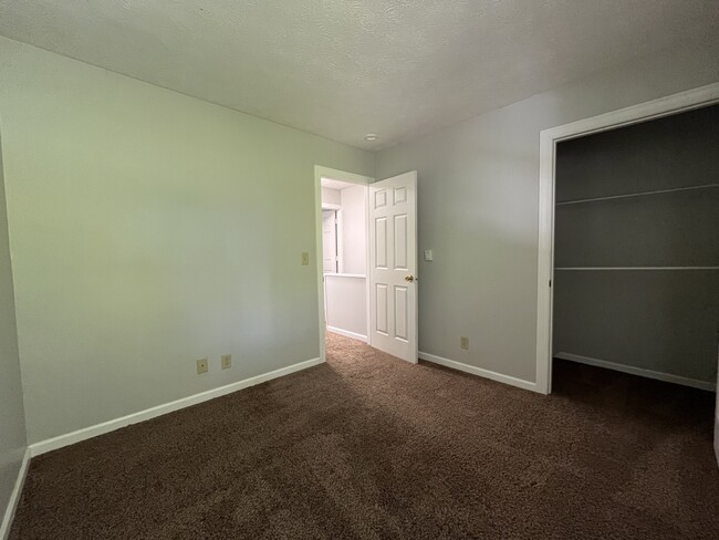 Building Photo - 101 Forest Ln