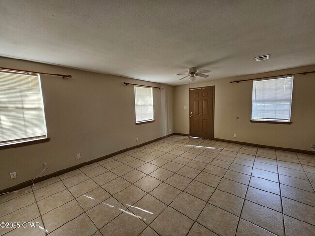 Building Photo - 1814 Arthur Ave