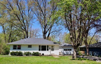 Building Photo - Furnished 2BR Home + Flex | Monona Home w/...