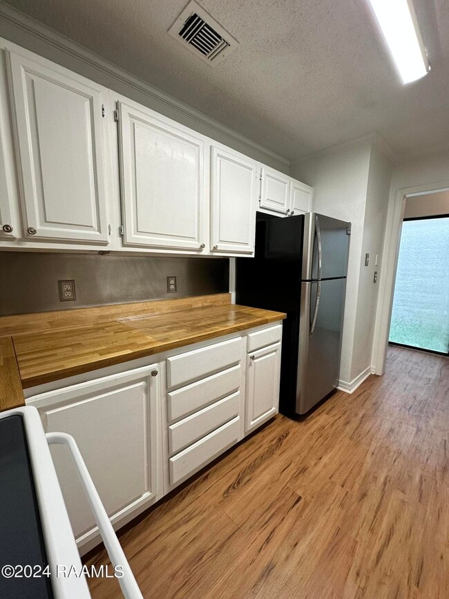 Building Photo - 104 Ambiance Cir