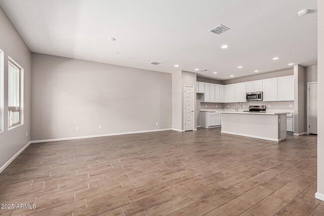 Building Photo - 733 E Commonwealth Ave