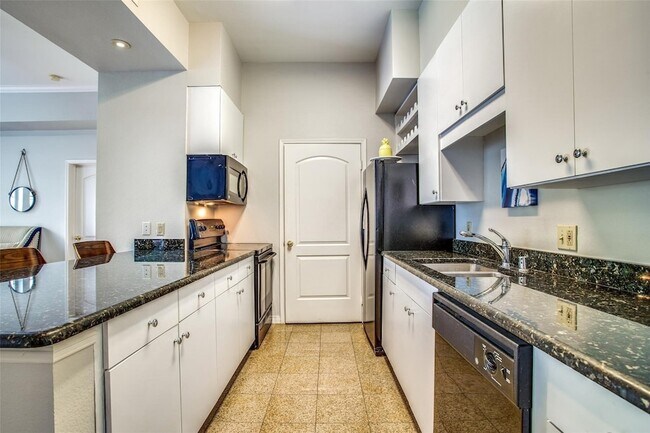 Building Photo - 3225 Turtle Creek Blvd Blvd