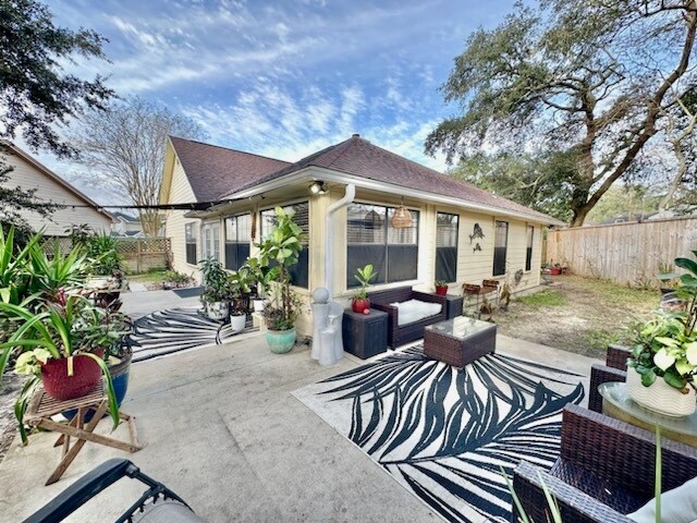 Building Photo - 2012 Mistral Ln E