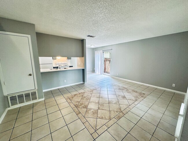 Building Photo - 1318 Southport Dr