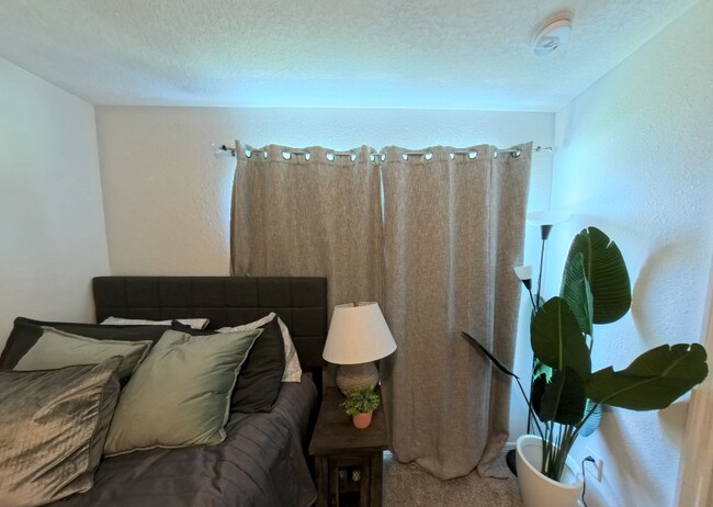 Building Photo - "Charming 3-Bed, 2-Bath Home Oasis in Jacksonville's Heart!"