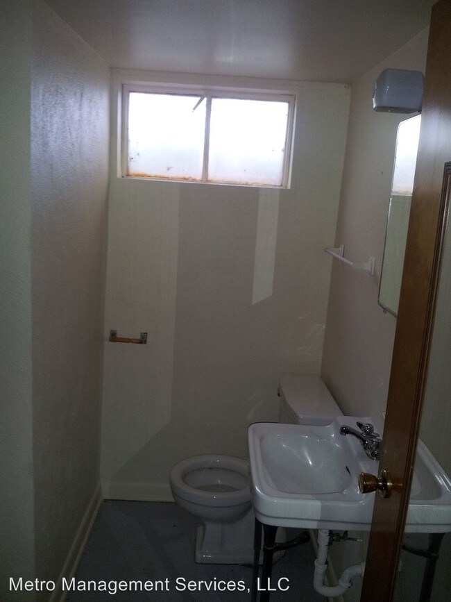 Building Photo - 4 br, 3 bath House - 3345 Newburg Road