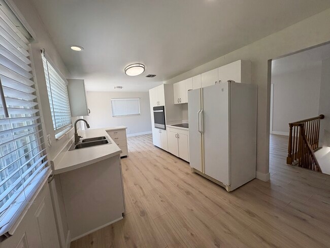 Building Photo - 1833 S Jeri Dr