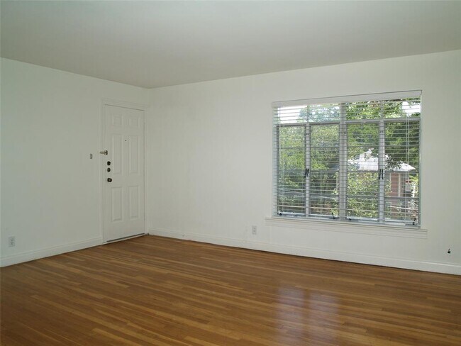 Building Photo - 307 E 33rd St