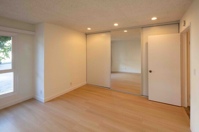Building Photo - 3845 Harrison St