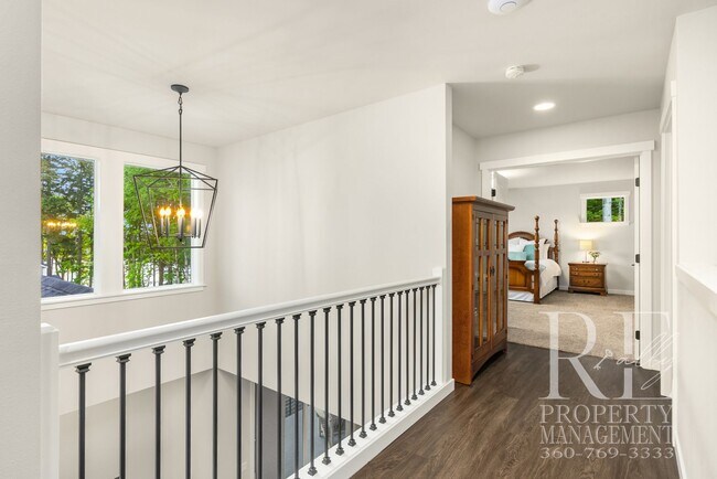 Building Photo - 1762 NE Crystallia Ct