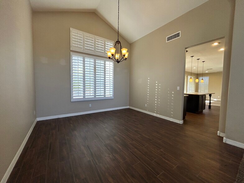 Building Photo - 5163 W Village Dr