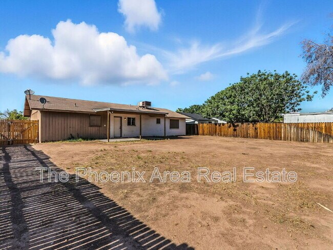 Building Photo - 3109 E Pueblo Ave