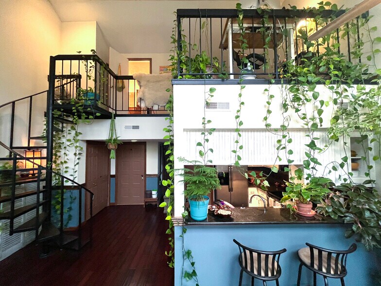 Building Photo - 9124 S Pointe Ridge Ln