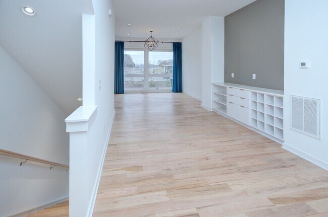 Building Photo - 2737 Shenandoah Ave