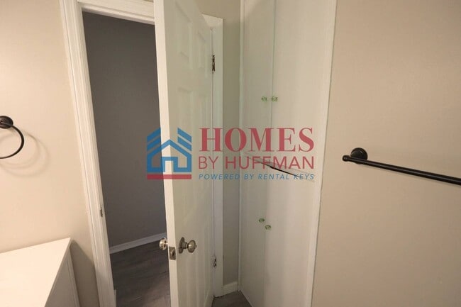 Building Photo - Three Bedroom House  | Attached Garage