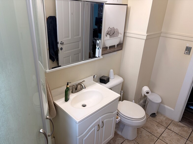Bathroom - 2762 N Oakland Ave