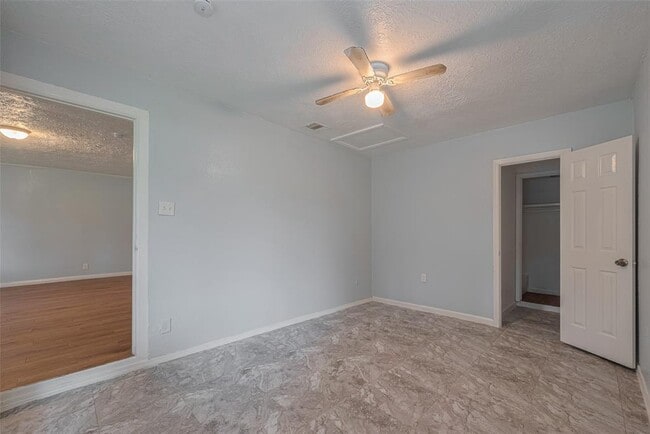 Building Photo - 4906 Larkspur St