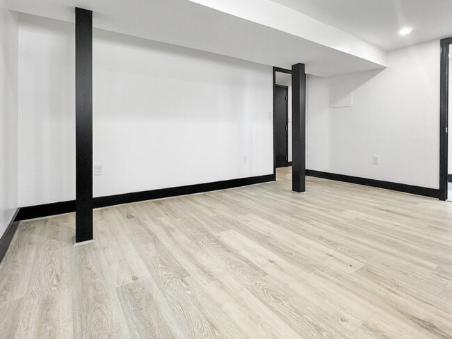 Building Photo - 2325 Reisterstown Rd