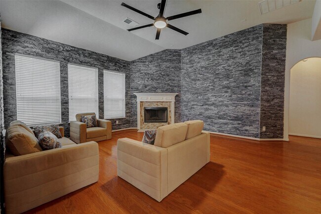 Building Photo - 26603 Summerbend Hollow Ln