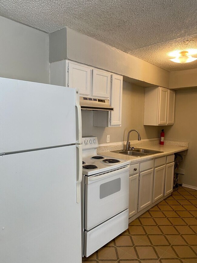 Building Photo - CHARMING 1 BEDROOM IN HARLANDALE