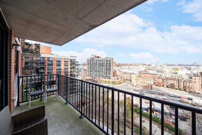 Building Photo - 700 Grove St