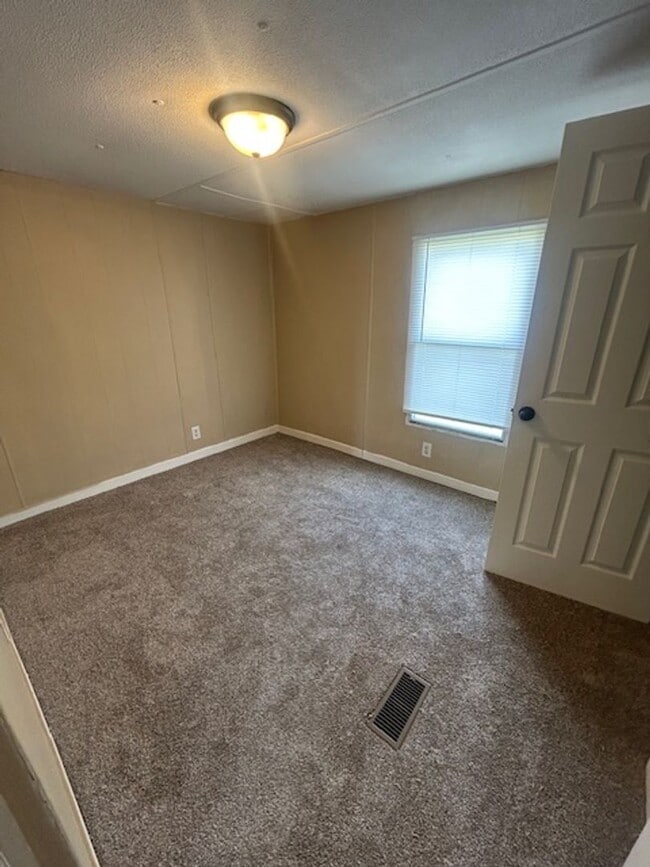 Building Photo - 2-bedroom, 2-bath mobile home