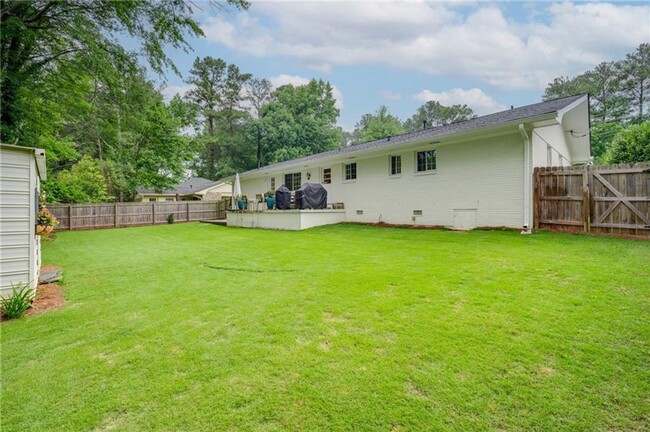 Building Photo - Beautifully Updated 3/2 Ranch w/ Fully Fen...