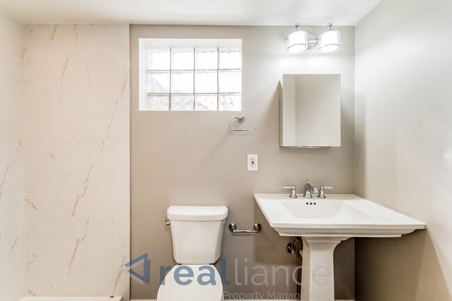 Building Photo - 2413 Chapman Rd