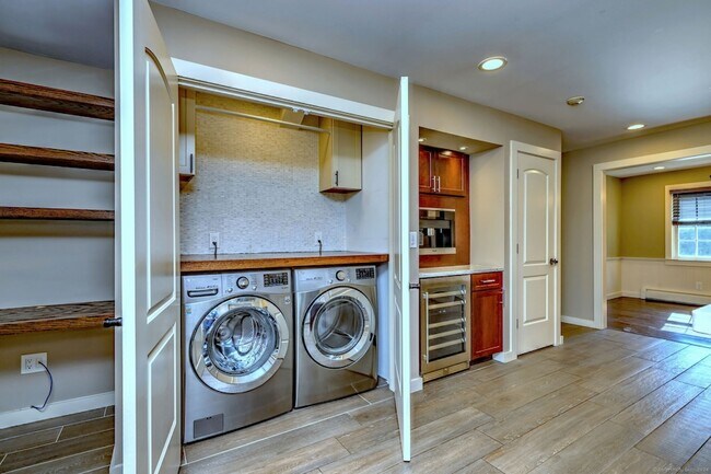 Building Photo - 1591 Huntington Turnpike