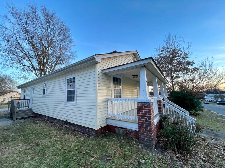 Building Photo - 917 Reid St