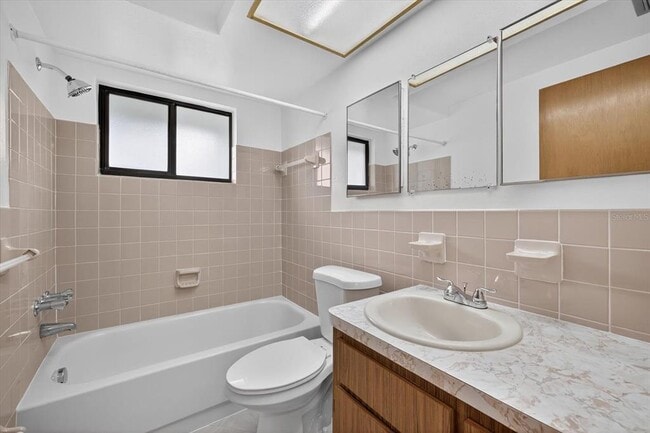 Building Photo - 7725 Summertree Ln