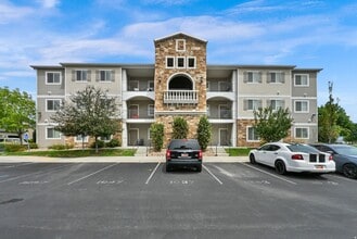 Building Photo - 1849 N Crest Rd