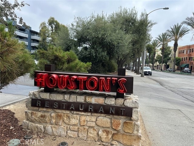 Building Photo - 238 S Arroyo Pkwy