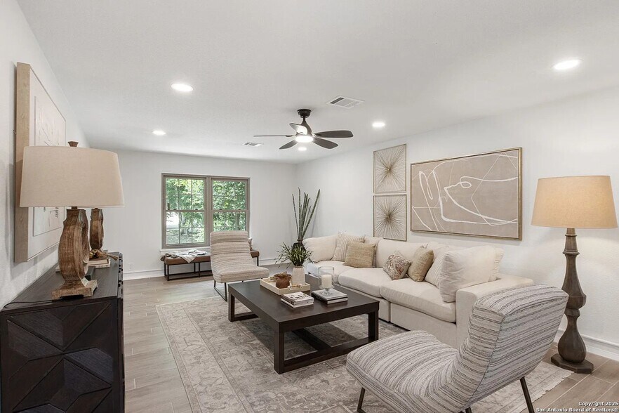 Building Photo - 123 E Brandon