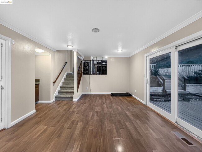 Building Photo - 2322 Peachtree Cir