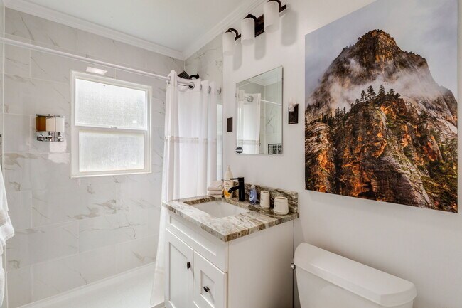 Building Photo - 1609 W Kiowa St